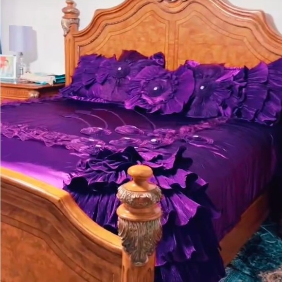 King size bed cover purple color very new with purple curtain